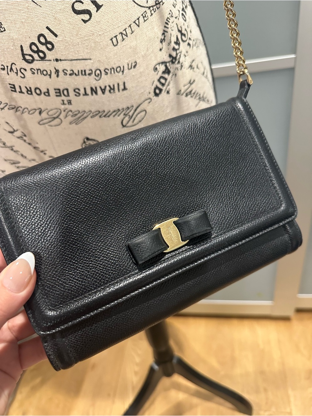 Salvatore Ferragamo Black Leather Vara Bow Crossbody with Gold Chain - Picture 2 of 9